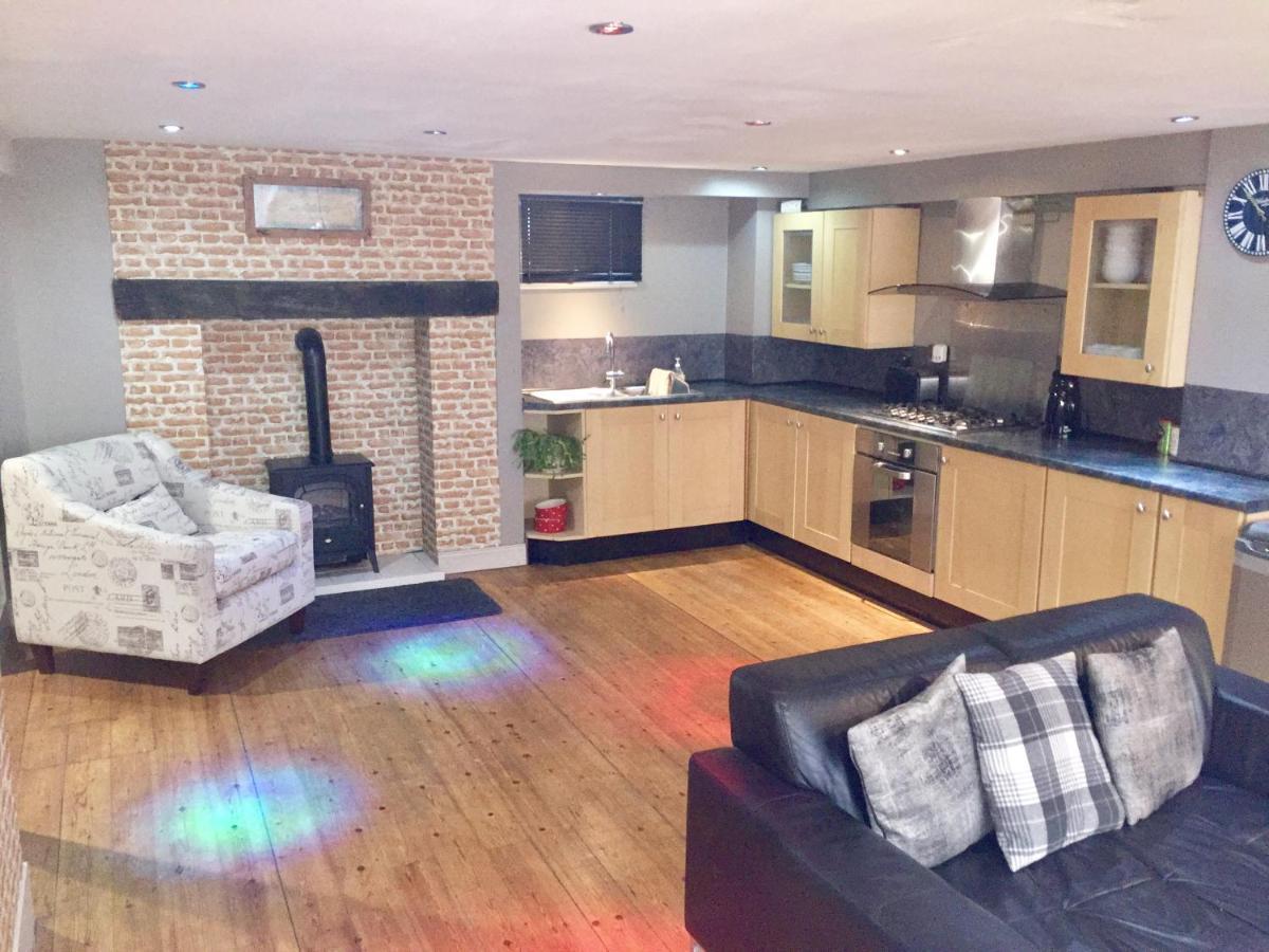 Large 2-Bed House Derbyshire Off Chatsworth Rd Chesterfield Exteriér fotografie